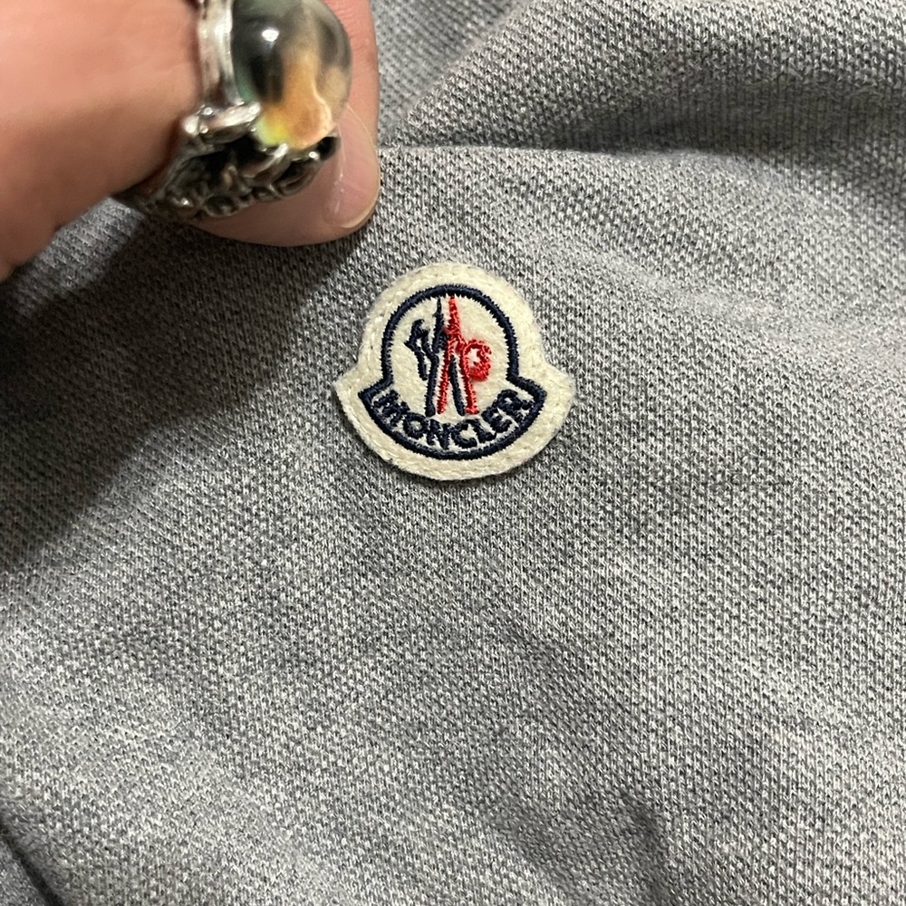Like New Men’s Size Medium Moncler Logo-appliquéd Polo Shirt 100% Cotton Grey - Picture 12 of 17